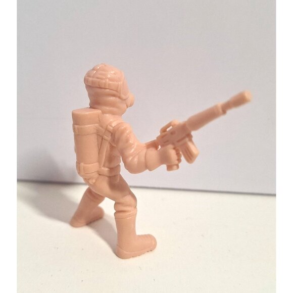 SLUG Zombies Soldier Gas Mask Rifle Backpack 2015 Mini Zombie Flesh Series 2 2" - Picture 4 of 6